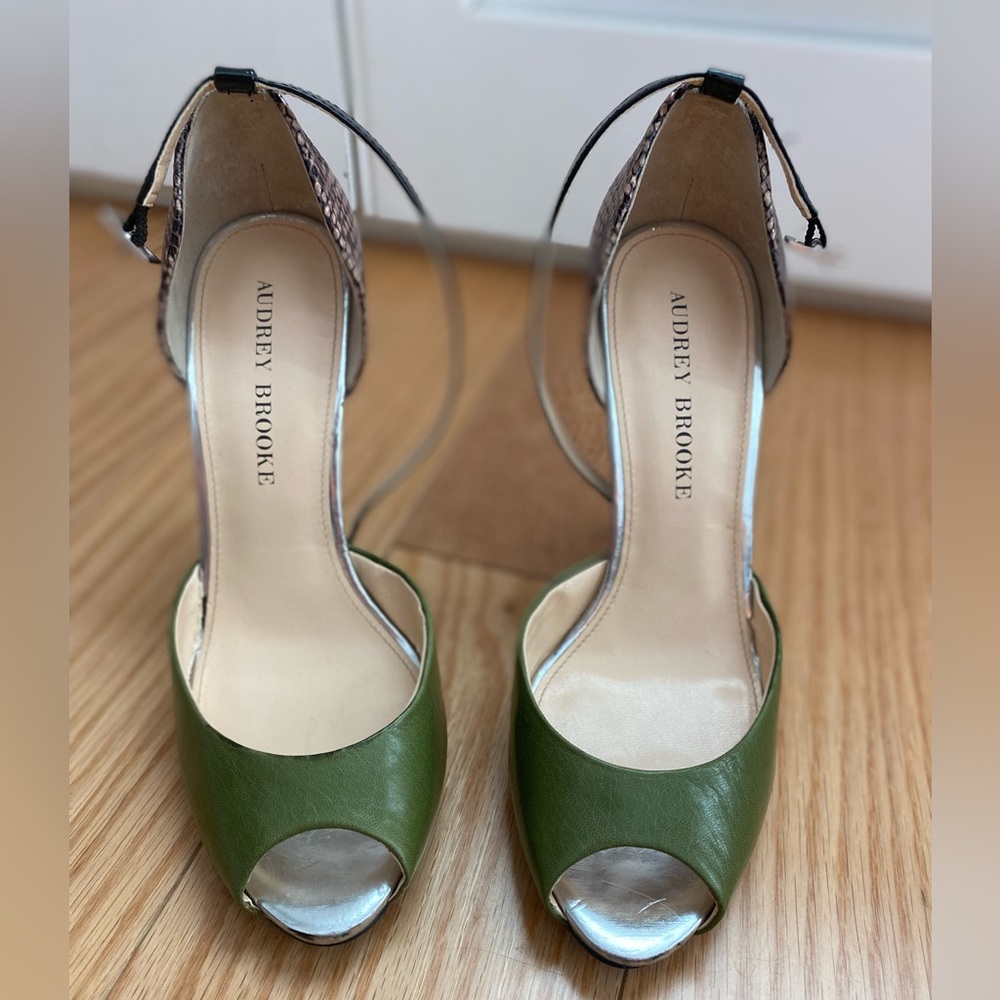 Audrey Brooke size 7 olive green toe and taupe/brown snake skin heel.